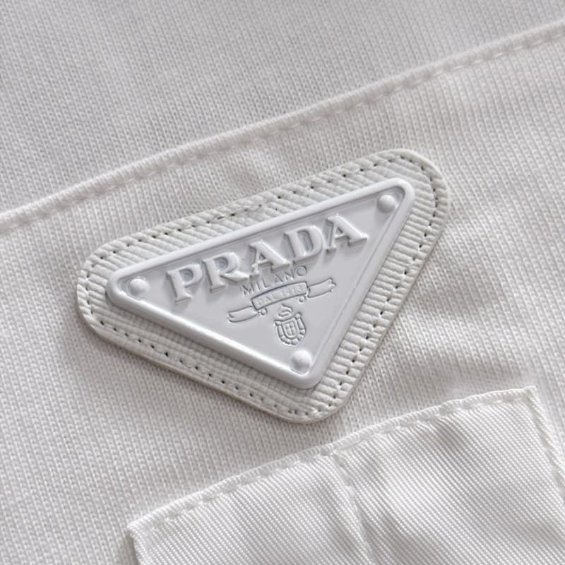 Streetwear Triangle Emblem Zip Sweatshirt