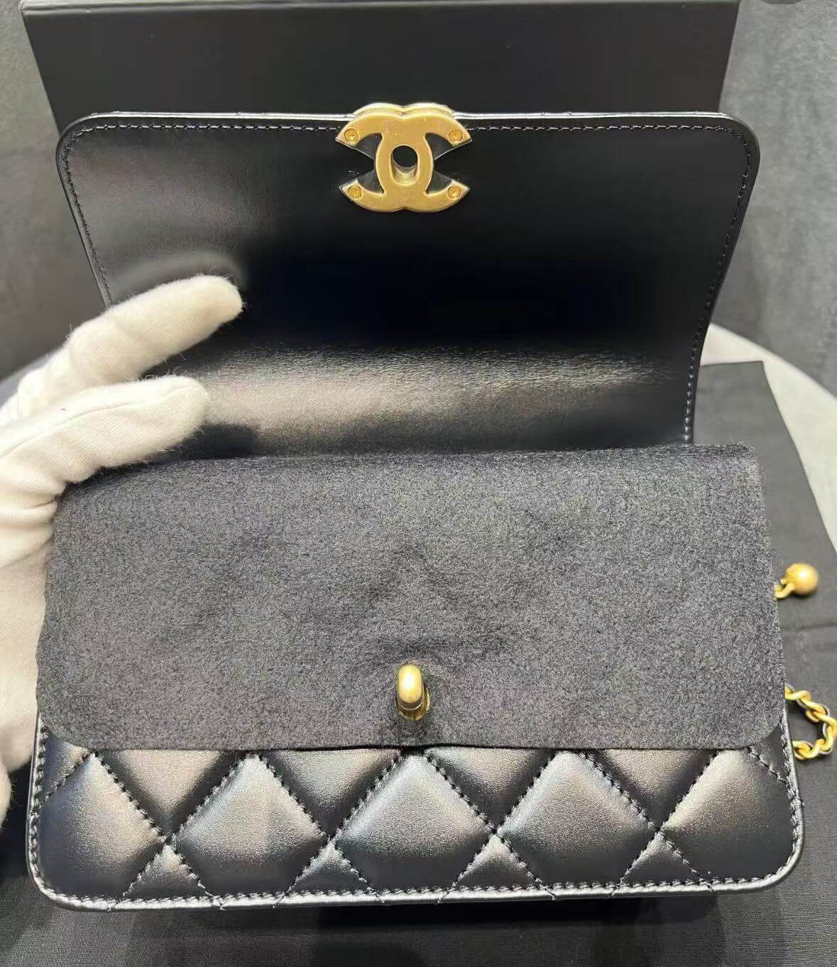 Classic Double Gold Bead Chain Diamond Bag