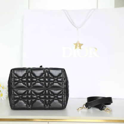 Classic Vertical Diamond Quilted Handbag