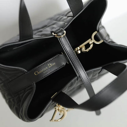 Classic Vertical Diamond Quilted Handbag