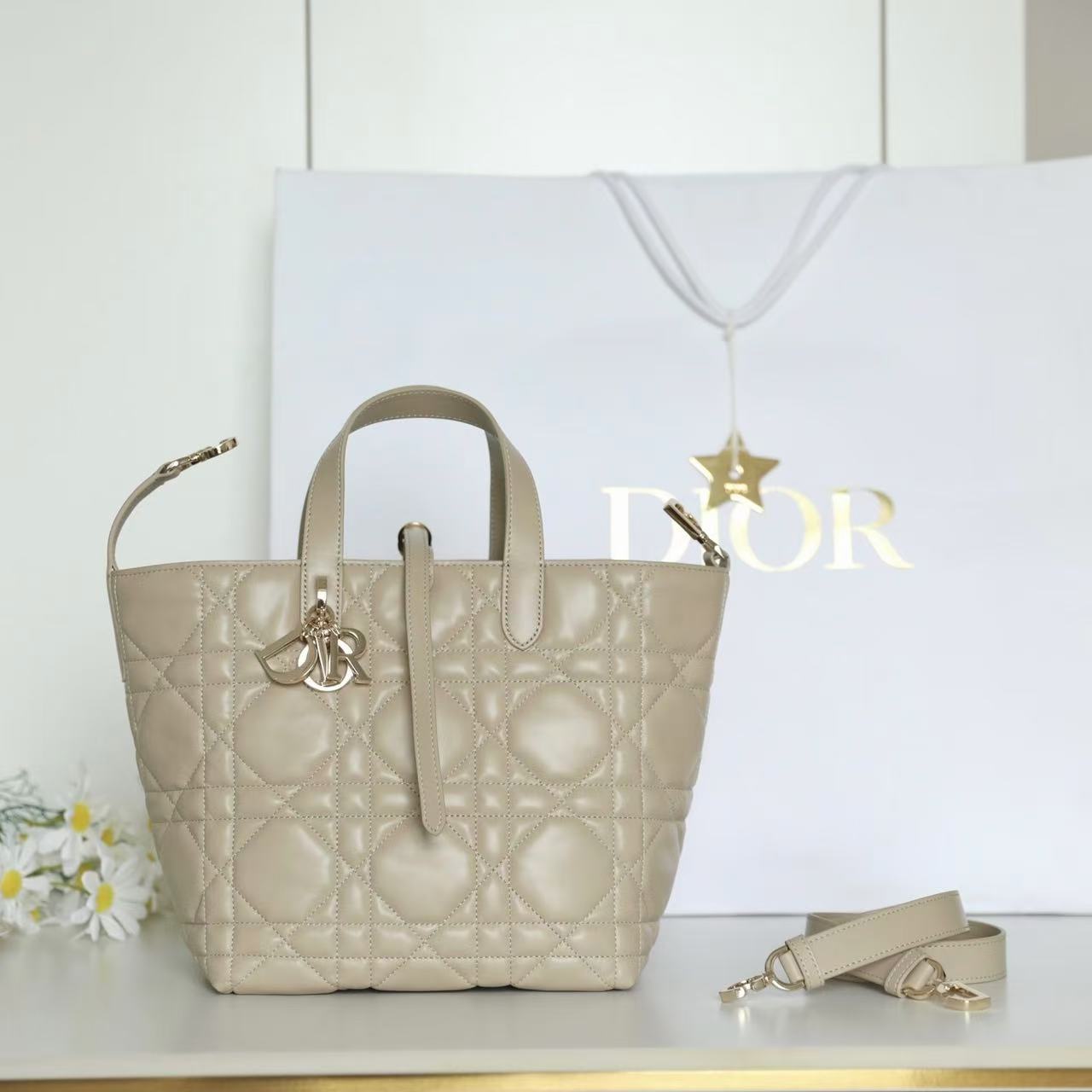 Classic Vertical Diamond Quilted Handbag