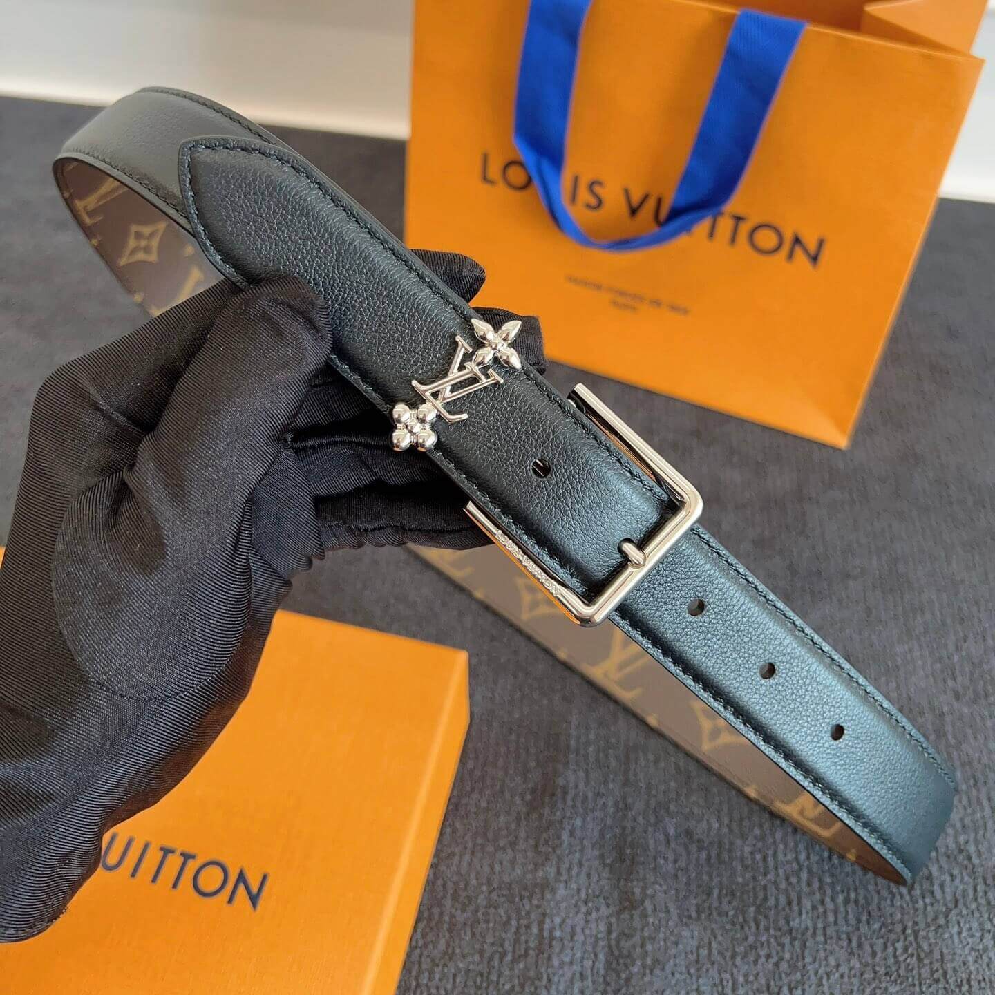Classic Floral-Designed Buckle Belt