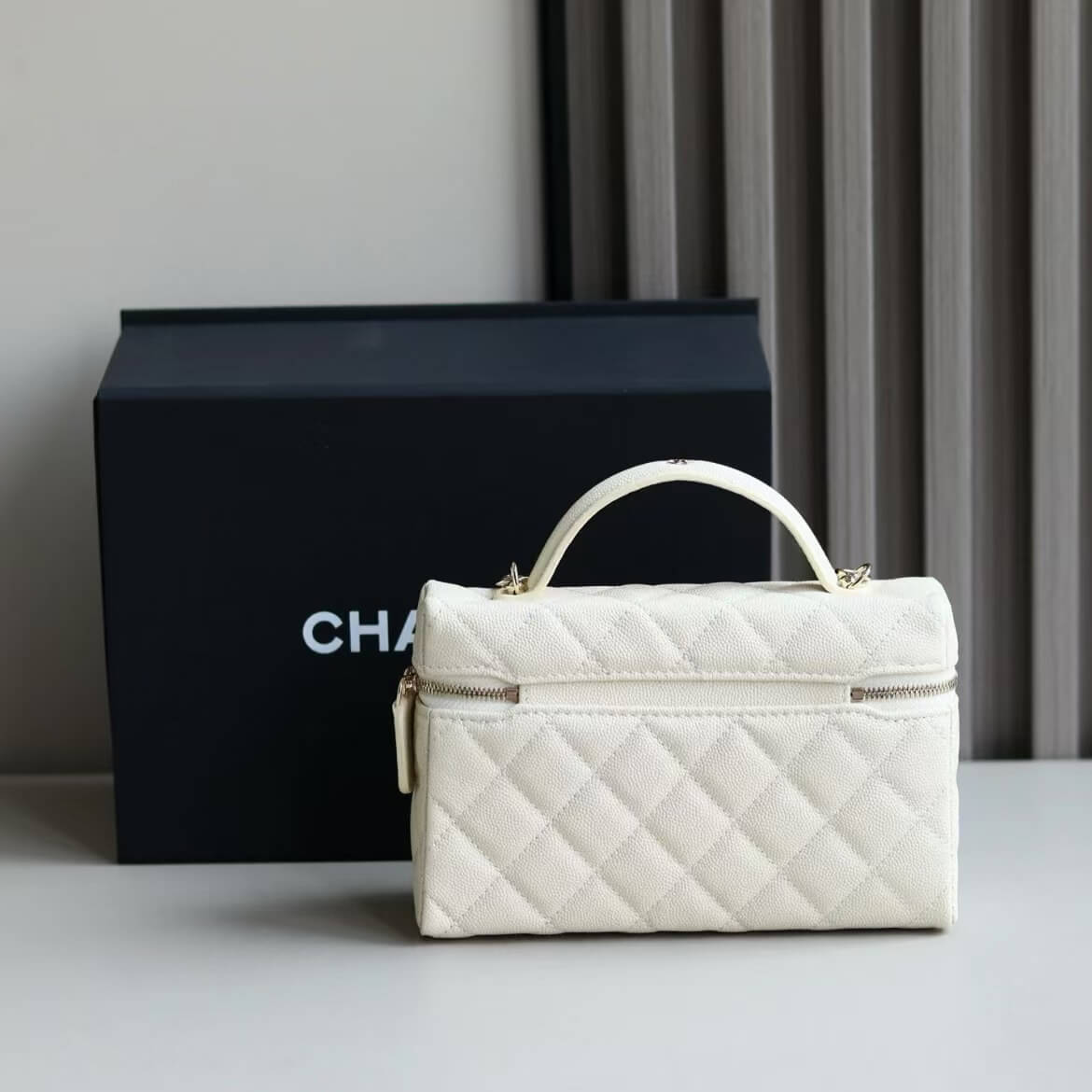 Classic Timeless Pebbled-Leather Handle Box Bag