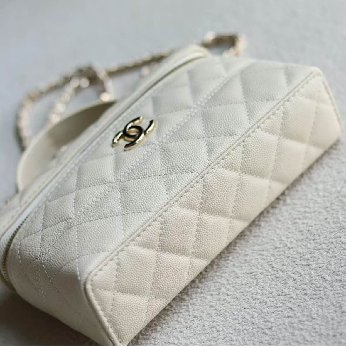 Classic Timeless Pebbled-Leather Handle Box Bag