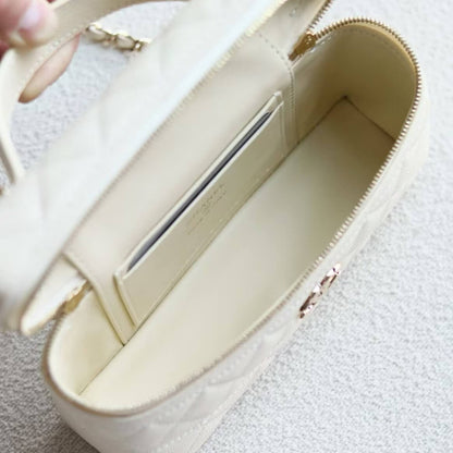 Classic Timeless Pebbled-Leather Handle Box Bag