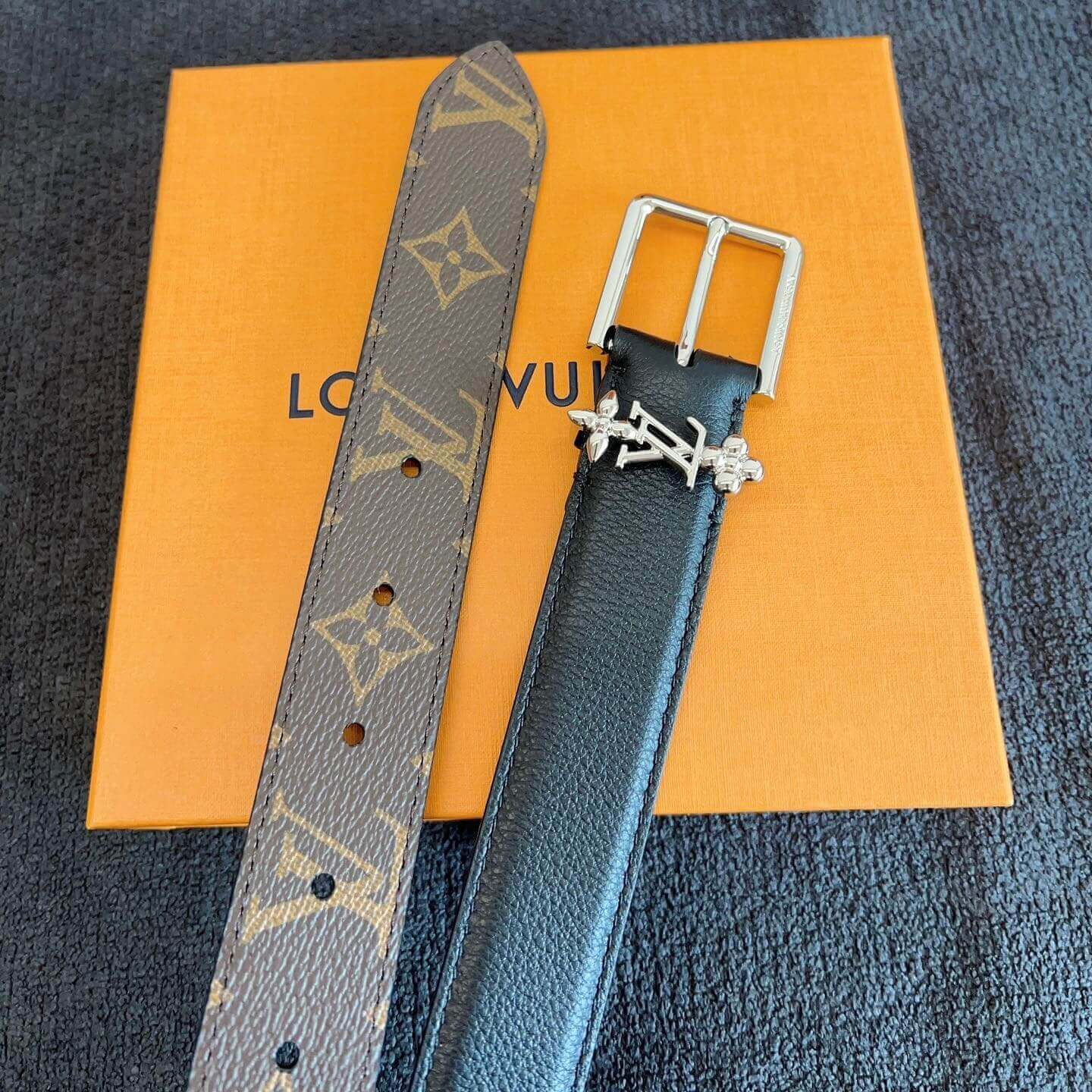 Classic Floral-Designed Buckle Belt